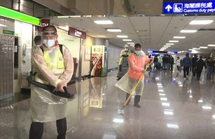 中國來台旅客唾液PCR採檢，首日陽性率27.8%。台大公衛學院教授陳秀熙2日說，數據在預期範圍內，估台灣未來檢出中國入境陽性率最高值35%。圖為機場資料照。（圖／新唐人資料影像）
