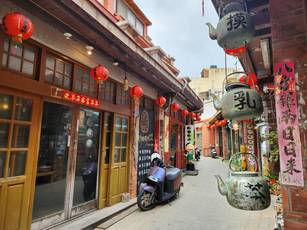 為吸引旅客1年4季都到澎湖遊玩，觀光局整合澎湖4具代表性生態旅遊資源，包括「冬訪古季」、「春賞鷗季」、「夏石滬季」、「秋奇岩季」等推出「2023澎湖四季旅遊」系列活動與經典遊程。（圖／翻攝自澎湖縣政府旅遊處臉書）