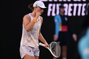 世界排名第一的波蘭好手斯威雅蒂（圖）在澳洲網球公開賽驚險擊敗德國好手尼邁爾，挺進第2輪。（圖／GettyImages）