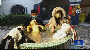 礁溪溫泉公園尋找幾米兔 外國遊客泡湯超放鬆
