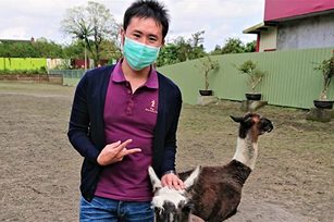 國中輔導老師徐承瑋閱讀法輪功創始人李洪志大師《為甚麼會有人類》一文有感。（國中老師徐承瑋提供）