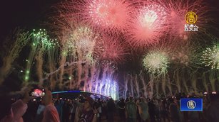 澎湖花火節開幕 馬來西亞遊客冒雨喊「值得！」