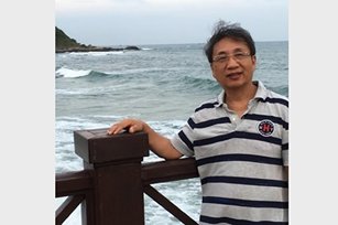 2023年4月26日，作家李勉映談及他讀法輪功創始人李洪志先生《為甚麼要救度眾生》一文的感想。（李勉映提供）