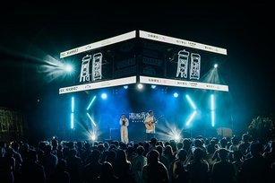 南國生活節邁入第二屆，今年升級雙舞台、市集及藝術加持，場面盛大。（屏東縣政府提供）