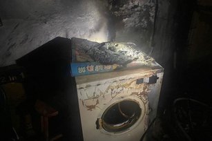 5月4日大里發生一烘衣機起火的電氣火警，所幸無人傷亡。（圖／大里消防隊提供）