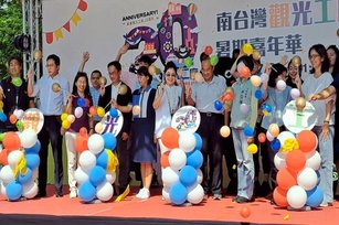 22-23日駁二大義倉庫紅磚廊道舉辦「2023南台灣觀光工廠嘉年華」。(圖／葉子棻)