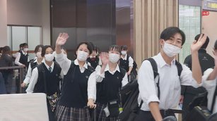 日本翡翠騎士抵台 熱情揮手用中文大喊「你好」