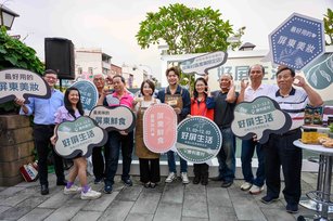 屏東社區產業限定店集結屏東20多個社區的好物。（屏東縣政府提供）