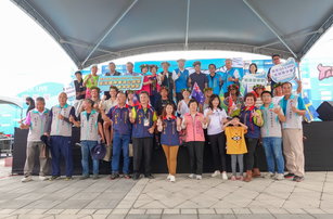 台灣最大衝浪賽事QS5,000頂級賽事+衝浪搖滾盛會今正式開衝，全球近200位衝浪選手齊聚金樽浪尖爭雄（台東縣政府提供）