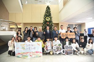 與會師長及獲獎同學共同合影。（屏東科技大學提供）