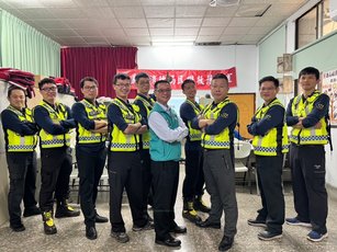 嘉義縣消防局民雄高級救護隊，在台灣心肌梗塞學會舉辦的第三屆金心獎甄選中脫穎而出，榮獲「台灣最佳心肌梗塞緊急救護團隊」。（嘉義縣消防局提供）