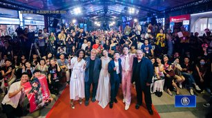 名導盧貝松再訪台！姜成鎬、桂綸鎂首映走紅毯