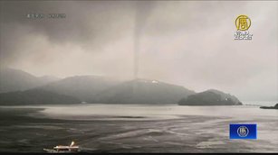 罕見！日月潭驚見「水龍捲」目擊民眾驚呼連連
