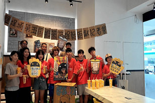 第五屆鹽埕奶茶節首次與海青工商合作。（圖／葉子棻）