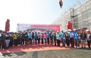 彰化縣長王惠美與各級民意代表共同祈願興建工程順利完成，施工安全圓滿。（彰化縣政府提供）