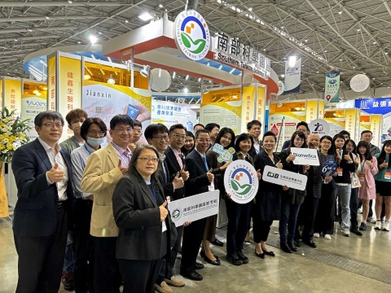 科學園區主體館南科參展廠商大合照。（國科會南區管理局提供）