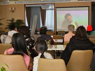  第一屆「水里影展」巡迴放映近日啟動，吸引不少民眾參與。（洪馬克提供）