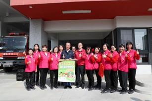 縣長翁章梁年前慰勞消防弟兄 宣導防震三步驟