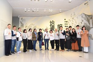 新北市長侯友宜率新北市府團隊，今天（13日）到嘉義市參訪，嘉義市長黃敏惠率市府團隊熱情歡迎。（嘉義市政府提供）