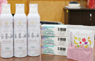 邱婉琪以台灣在地山苦茶油為基礎，開發出苦茶油相關創新產品。（嘉大提供）