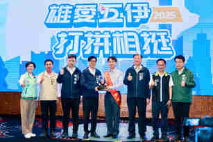 市長陳其邁出席年度模範勞工及績優工會表揚活動，感謝勞工朋友的辛勞及對國家社會的貢獻。(圖／高雄市政府)