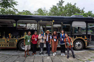 三位青年抵台後先到原住民文化園區參訪，由原住民族文化發展中心邱黃肇崇主任帶領同仁進行交流，透過導覽解說深入認識台灣16族原住民族群的多樣文化與生活智慧。（圖／屏東科技大學 提供）