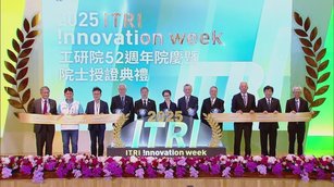 台積電2大將獲選工研院院士 蕭美琴授證、魏哲家觀禮祝賀