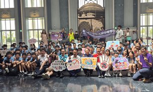 上百名少年參觀觀光工廠，認識作業產線及實際體驗。