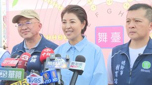 南投縣長許淑華邀請民眾白天逛茶博，晚上看焰火。（新唐人拍攝）