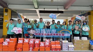 嘉縣慈善聯合會送暖 捐166雙新鞋助花蓮學童再出發（嘉義縣慈善團體聯合協會提供）