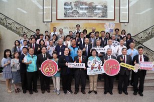 中山醫大65週年校慶舉辦創辦人日展覽(中山醫大提供)