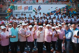 屏東縣長周春米期望未來將持續提供選手們優質的軟硬體設施及訓練環境，致力培育優秀及具潛力運動選手，藉以邁向國際舞台發展(屏東縣府 提供)