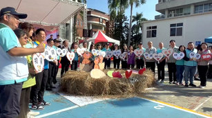 北高雄家扶歲末送暖 各界送愛攜手伴弱勢家庭過暖冬。(圖／葉子棻)