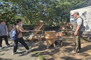 內灣國小在新竹縣政府的支持下，透過成立「劉興欽漫畫教育博物館」活化校舍並推廣漫畫教育，成為新竹縣地方文化館的一員(新竹縣府 提供)