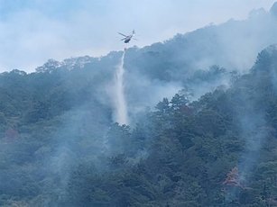 南投埔里森林大火累計延燒面積達40公頃，但大多數均已熄滅，目前僅餘約1公頃範圍內有零星煙點竄出，林保署仍持續處理中。（林業保育署南投分署提供）。