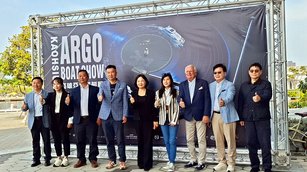 高雄亞果遊艇展愛河灣登場 25艘豪華船艇參展。（圖／葉子棻）