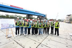 彰化縣長王惠美期盼彰化市大埔截水溝堤岸道路拓寬工程完善北彰化交通路網(彰化縣府 提供)