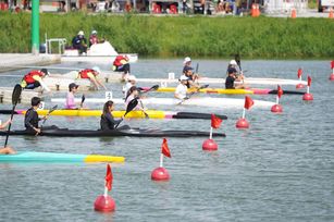 本屆輕艇賽事集結全台頂尖好手同場競技，多所學校選手連奪多面獎牌，近年全中運輕艇實力全面進化態勢，競技水準明顯攀升。（嘉義縣政府提供）