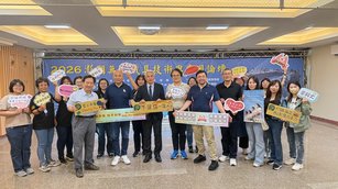 國立澎湖科技大學與現代婦女基金會聯手舉辦「校園丹寧日」活動，號召師生以行動響應反對性影像暴力與性別暴力的國際倡議。（澎科大提供）