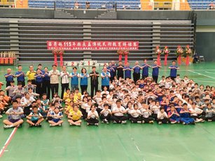 苗栗縣長盃傳統武術錦標賽 20校300位好手切磋武藝（新唐人苗栗辦事處提供）
