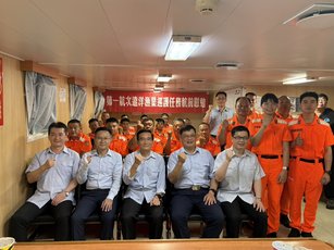 海巡署張署長及艦隊分署黃分署長登船慰勉執勤同仁（海巡署艦隊分署直屬團隊提供）
