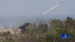 國軍雷霆操演 異地齊射數百枚火箭彈 撼西南海域