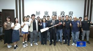 屏東越南生組龍舟隊征鹿港 周春米授槳勉奪牌
