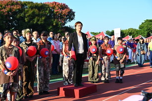彰化縣長王惠美出席升旗典禮，與現場民眾一同歡慶國慶(彰化縣政府 提供)